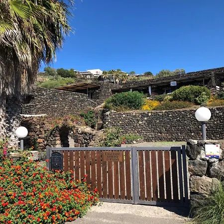 Dammuso Bacio Pantesco Scauri (Sicily)